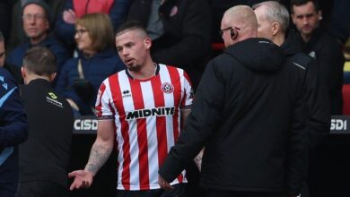 البطاقة الحمراء توقف إحياء كالفين فيليبس – "إنهم يحبونه كثيرًا، ونحن نحبه كثيرًا". انا محبط"