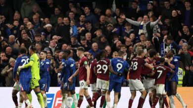 فرض الاتحاد الإنجليزي غرامة مالية على تشيلسي ووست هام بسبب "حادث خطير وقبيح" في ستامفورد بريدج