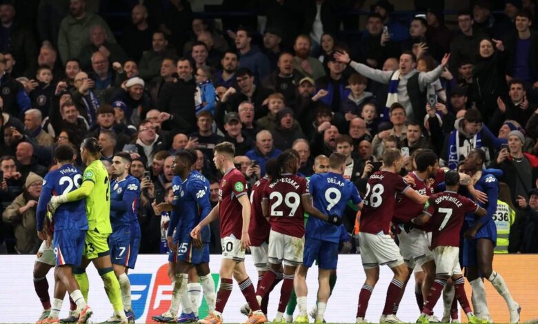 فرض الاتحاد الإنجليزي غرامة مالية على تشيلسي ووست هام بسبب "حادث خطير وقبيح" في ستامفورد بريدج