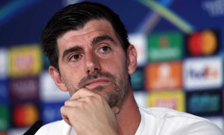 سيرحب تيبو كورتوا بحظر اللاعبين من تغطية أفواههم عند التحدث إلى المنافسين