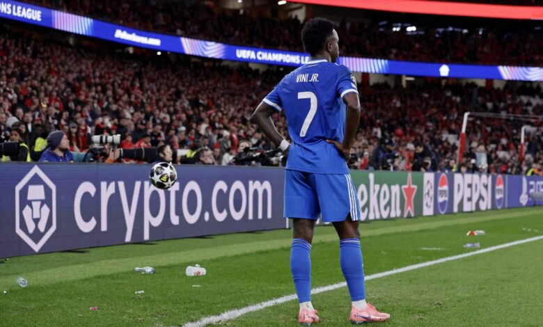 يظهر فينيسيوس جونيور كشخص وحيد ومرهق في ليلة قبيحة أخرى لكرة القدم