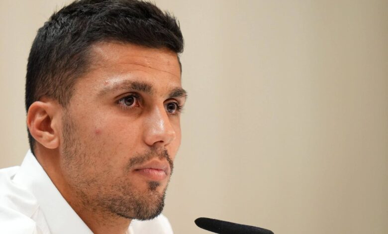 قال رودري لاعب مانشستر سيتي إنه لا يستطيع رفض صفقة الانتقال المحتملة لريال مدريد