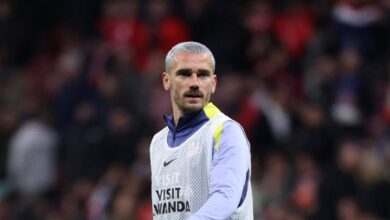 قال مدير كرة القدم في أتلتيكو مدريد إن أنطوان جريزمان سيبقى في النادي رغم محادثات أورلاندو سيتي